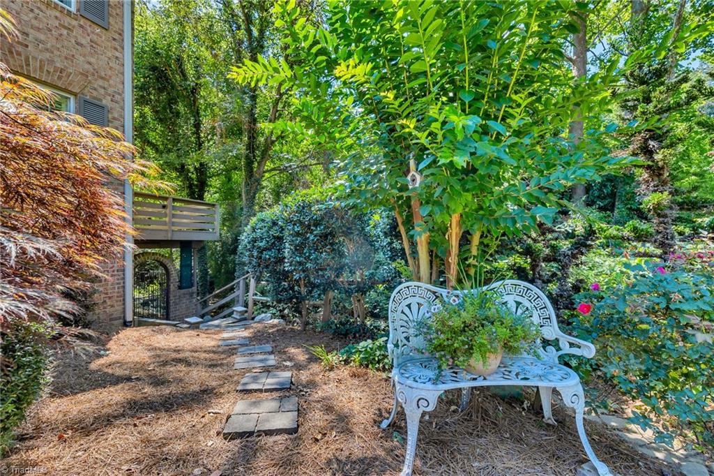 978 Nottingham Road High Point, NC 27262 - Photo 3 of 47 Gallery Image 3