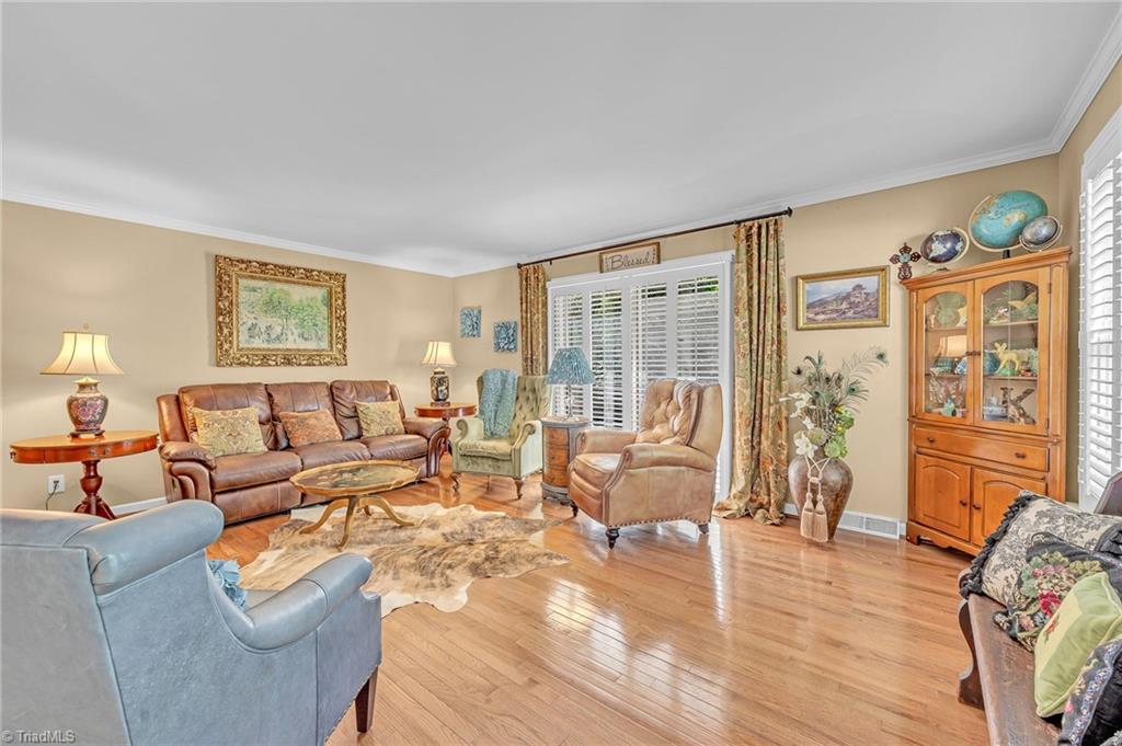 978 Nottingham Road High Point, NC 27262 - Photo 5 of 47 Gallery Image 5