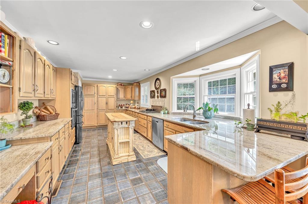 978 Nottingham Road High Point, NC 27262 - Photo 9 of 47 Gallery Image 9