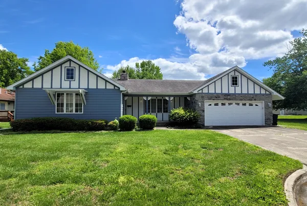 $235,000 | 509 Willow Place, Salem, IL 62881