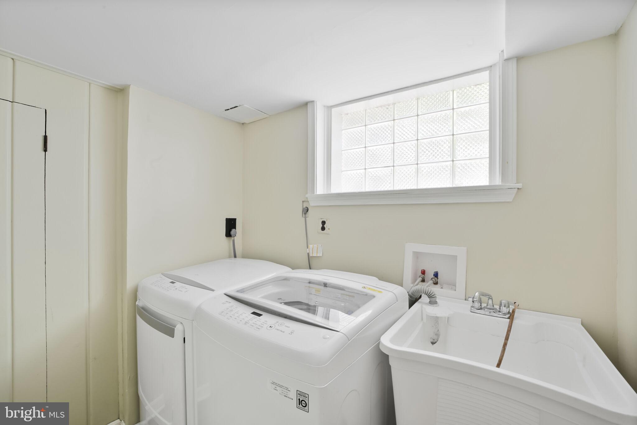 1512 Live Oak Drive Silver Spring, MD 20910 - Photo 28 of 34 a utility room with dryer and washer