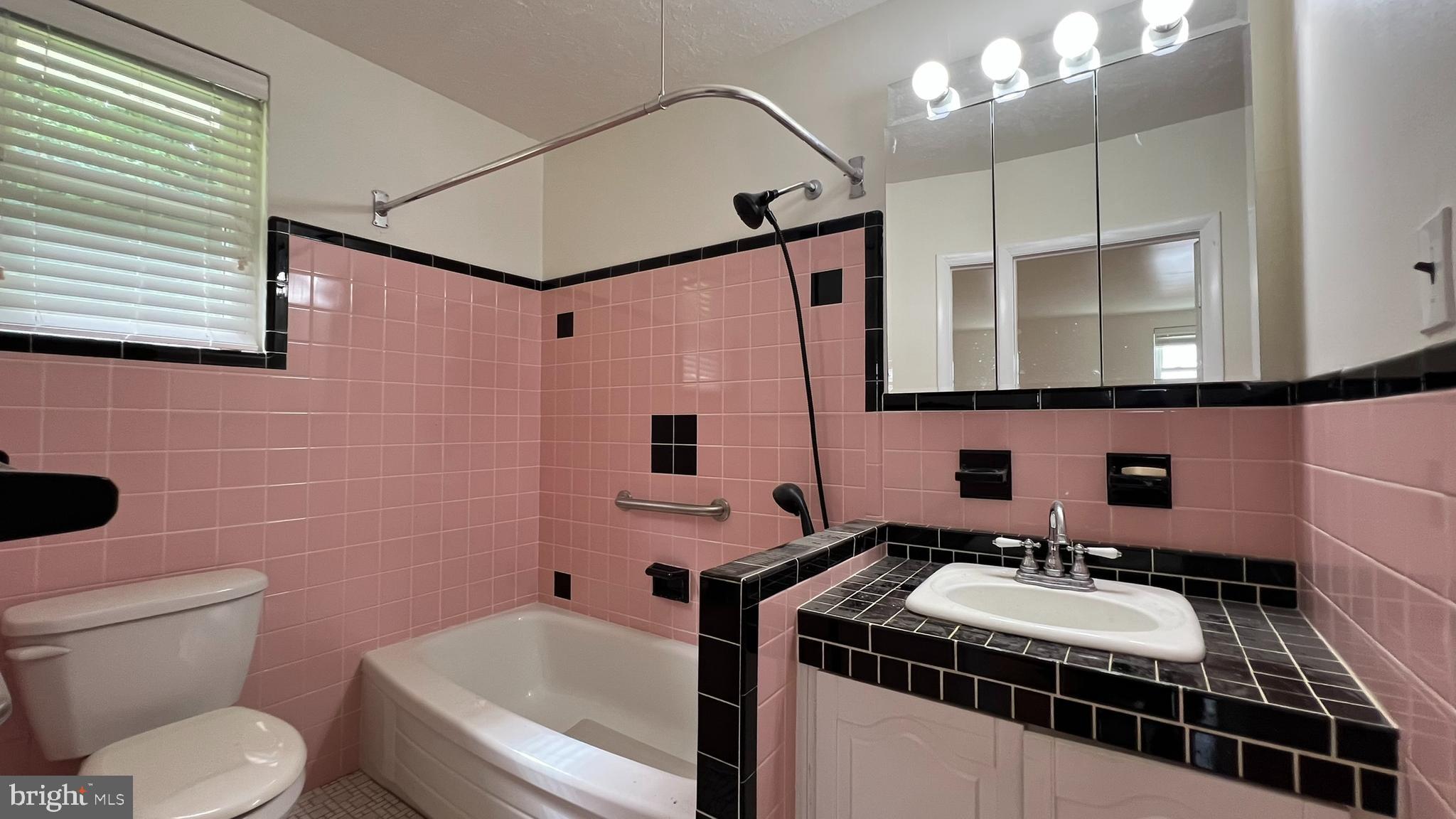 227 Somerset Road Deptford, NJ 08096 - Photo 17 of 31