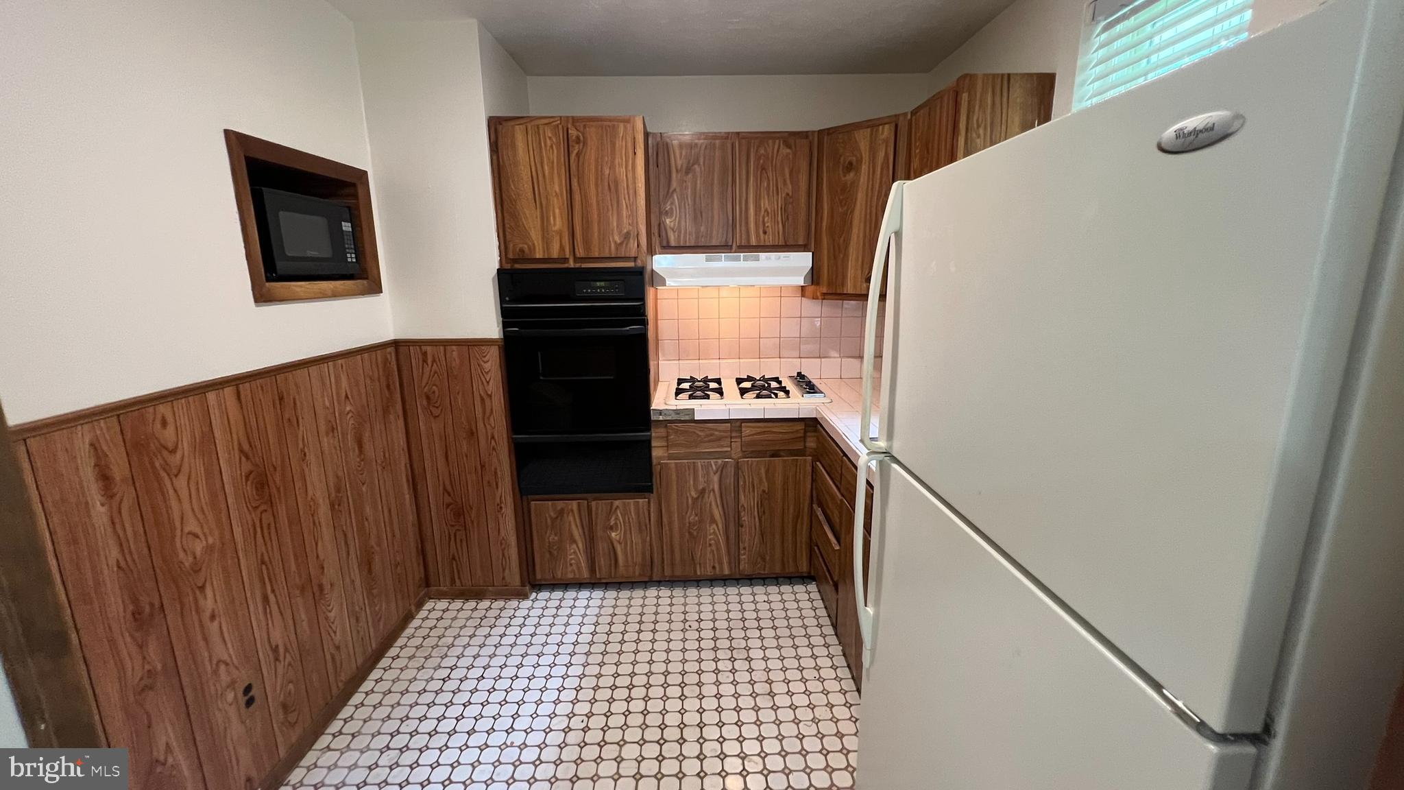 227 Somerset Road Deptford, NJ 08096 - Photo 8 of 31