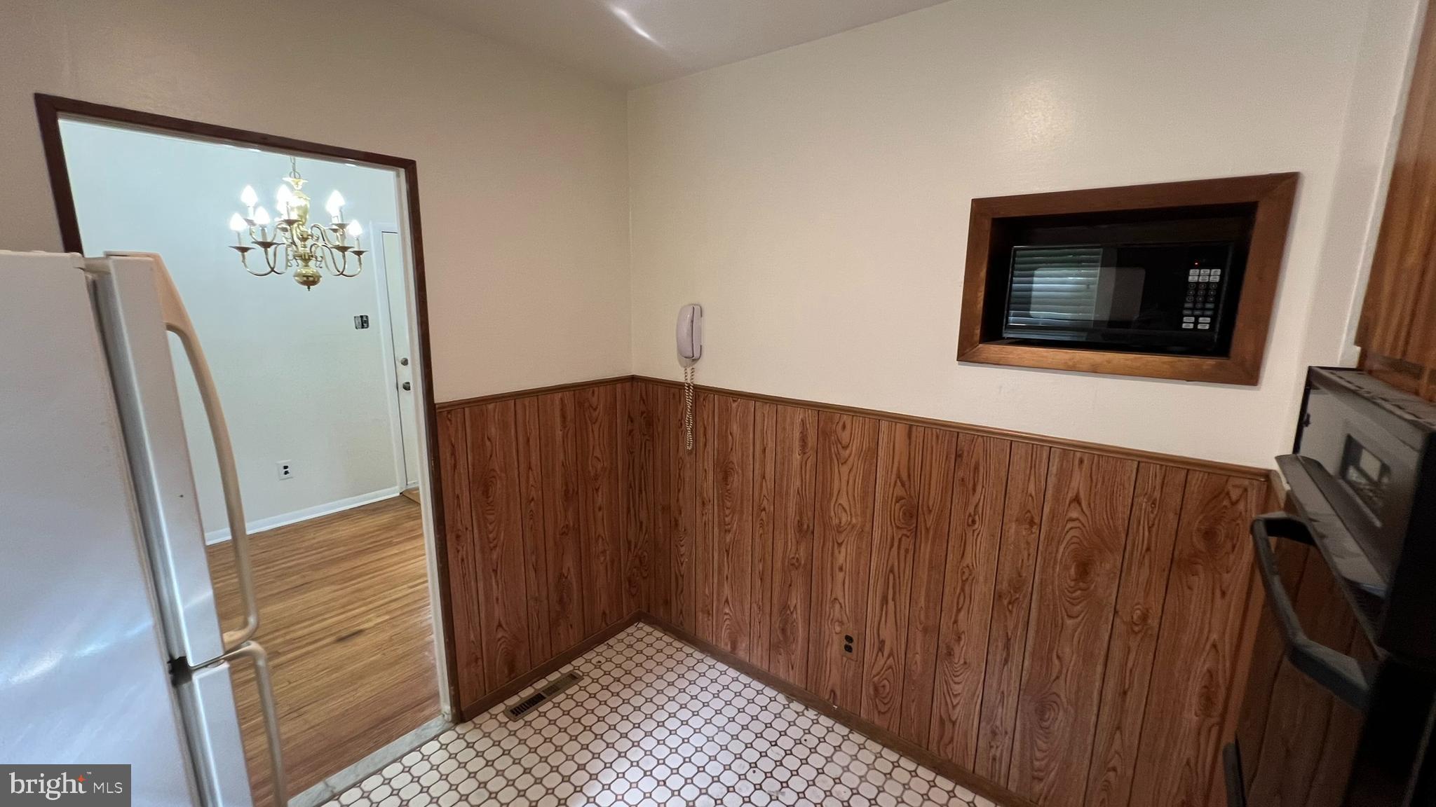 227 Somerset Road Deptford, NJ 08096 - Photo 10 of 31