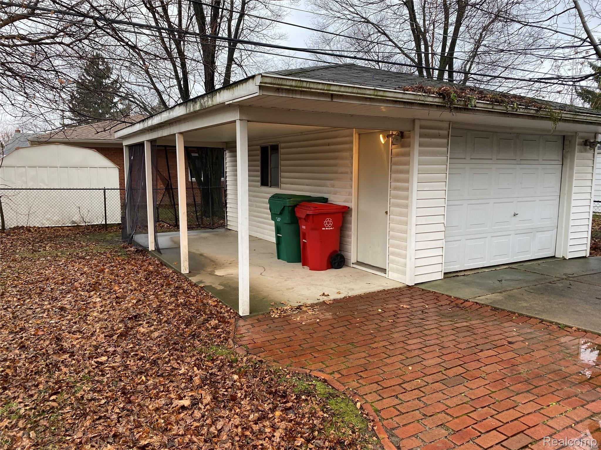 15830 Stephens Road Eastpointe, MI 48021 - Photo 22 of 23 Photo Dec 12, 10 28 07 AM.jpg