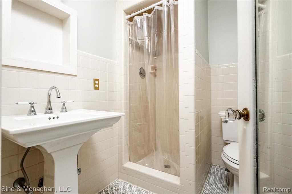 1114 Berkshire Road Grosse Pointe Park, MI 48230 - Photo 35 of 49