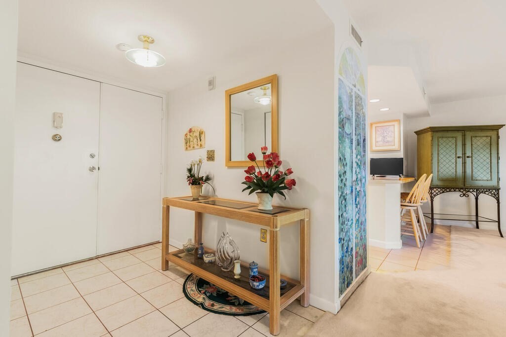 404 Paradise Road, Unit 3P Swampscott, MA 01907 - Photo 3 of 30 Gallery Image 3