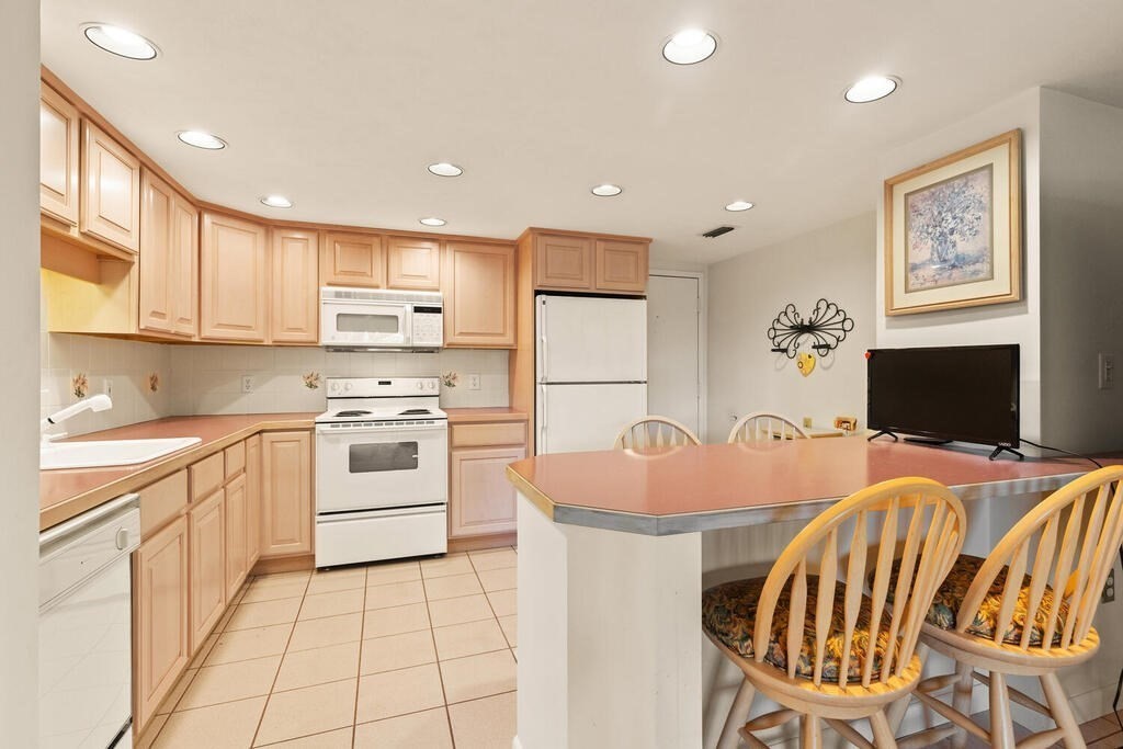 404 Paradise Road, Unit 3P Swampscott, MA 01907 - Photo 9 of 30 Gallery Image 9