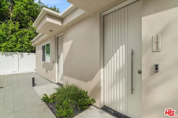 $3,200 | 11023 1/2 Blix Street, North Hollywood, CA 91602