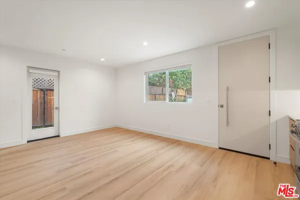 $3,200 | 11023 1/2 Blix Street, North Hollywood, CA 91602