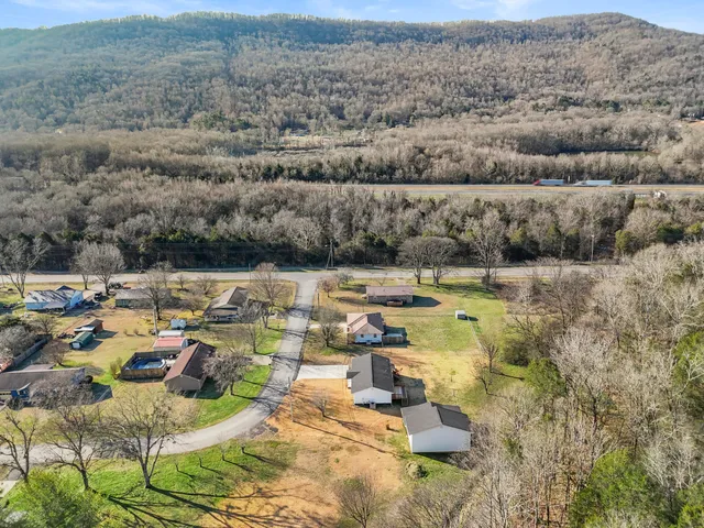 $279,000 | 135 Cedar Point Lane, South Pittsburg, TN 37380