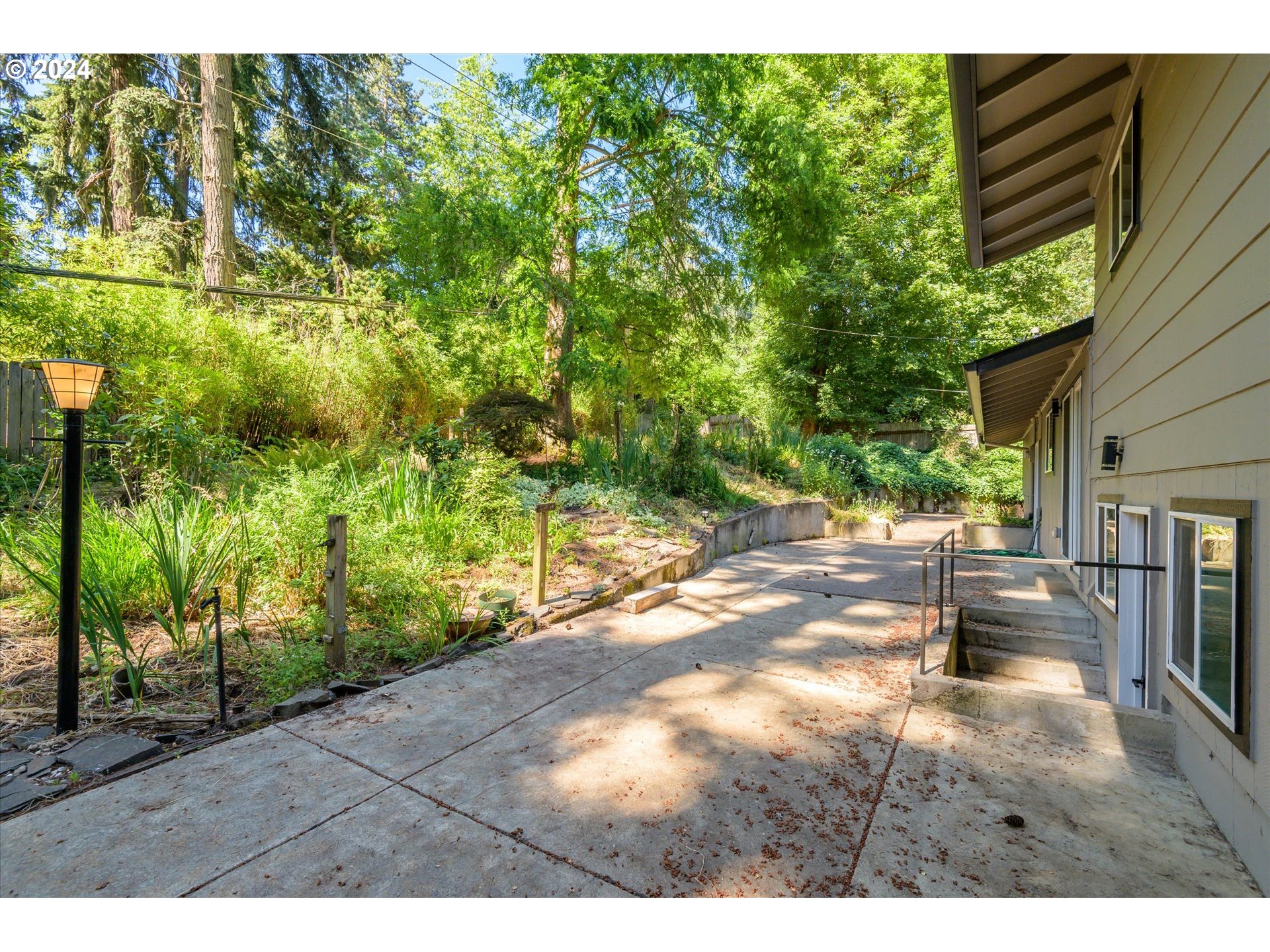 70 Coachman Drive Eugene, OR 97405 - Photo 33 of 43 a view of outdoor space and yard