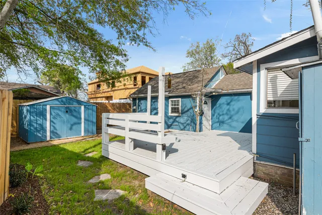 front view of house with a yard