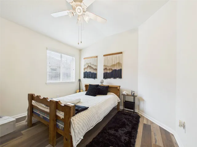 $299,900 | 6009 Village Grove Drive, Pearland, TX 77581