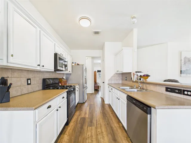 $299,900 | 6009 Village Grove Drive, Pearland, TX 77581