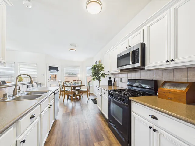 $299,900 | 6009 Village Grove Drive, Pearland, TX 77581