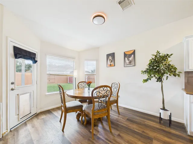 $299,900 | 6009 Village Grove Drive, Pearland, TX 77581