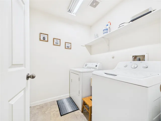 $299,900 | 6009 Village Grove Drive, Pearland, TX 77581