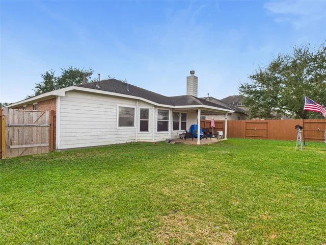 $299,900 | 6009 Village Grove Drive, Pearland, TX 77581