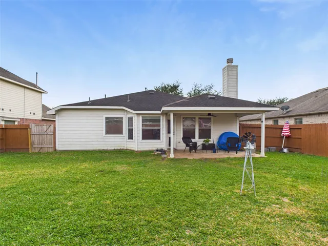 $299,900 | 6009 Village Grove Drive, Pearland, TX 77581