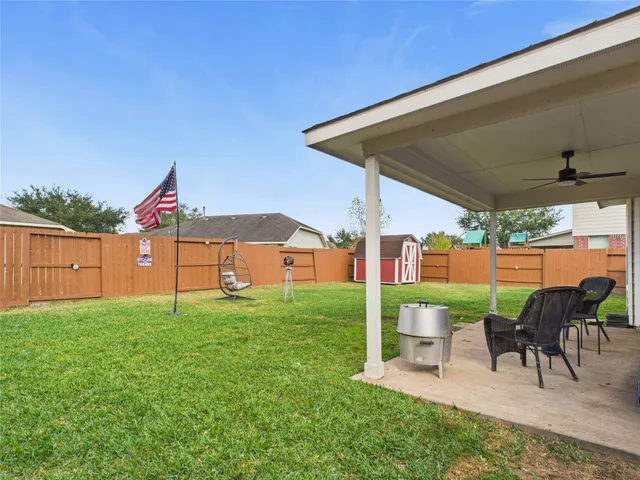 $299,900 | 6009 Village Grove Drive, Pearland, TX 77581