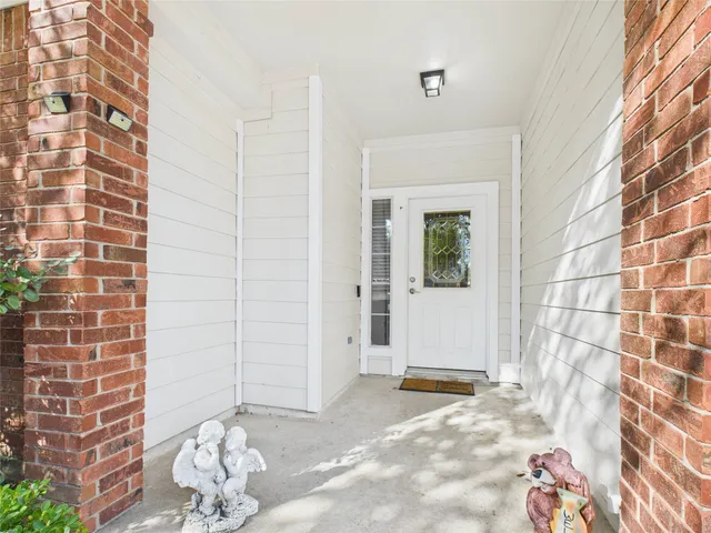 $299,900 | 6009 Village Grove Drive, Pearland, TX 77581