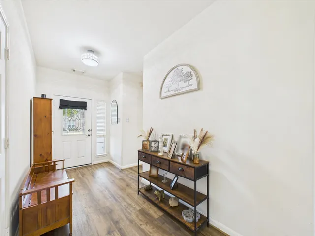 $299,900 | 6009 Village Grove Drive, Pearland, TX 77581