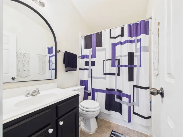 $299,900 | 6009 Village Grove Drive, Pearland, TX 77581