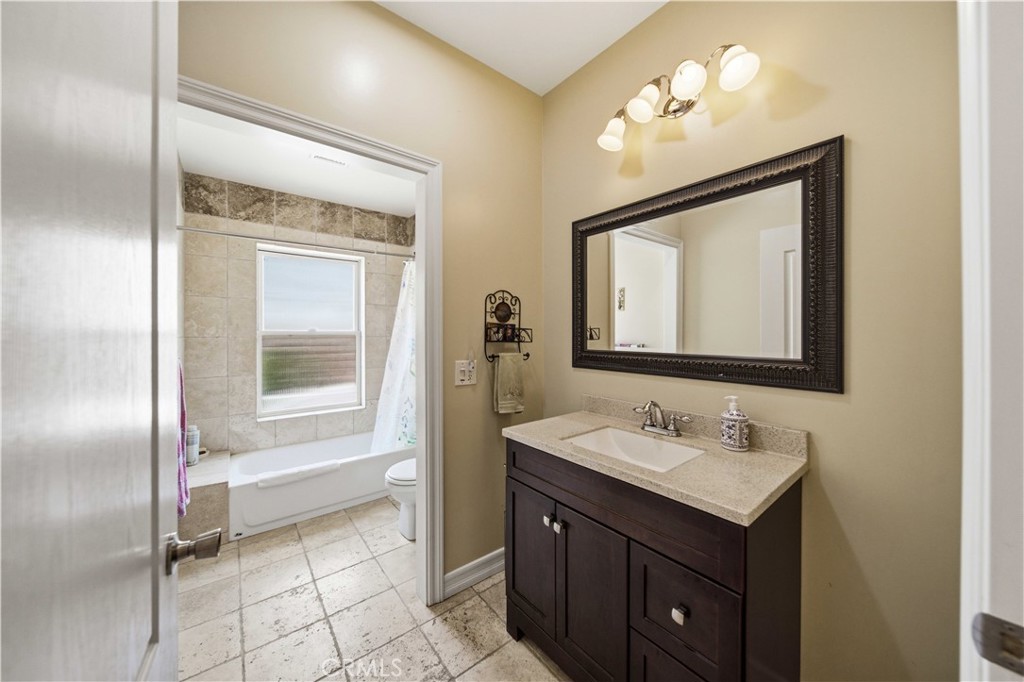 13675 Davenport Road Agua Dulce, CA 91390 - Photo 21 of 51 Downstairs full bathroom#2