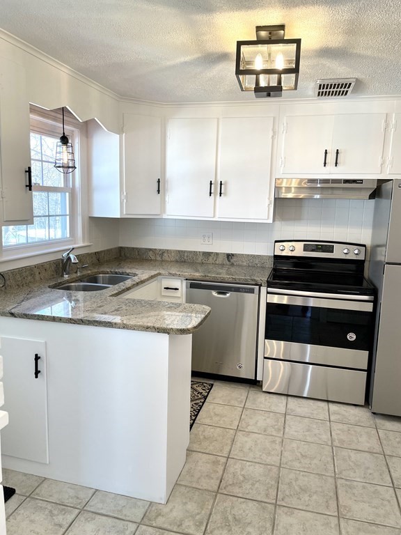 29 St James Road Shrewsbury, MA 01545 - Photo 12 of 34 Gallery Image 12