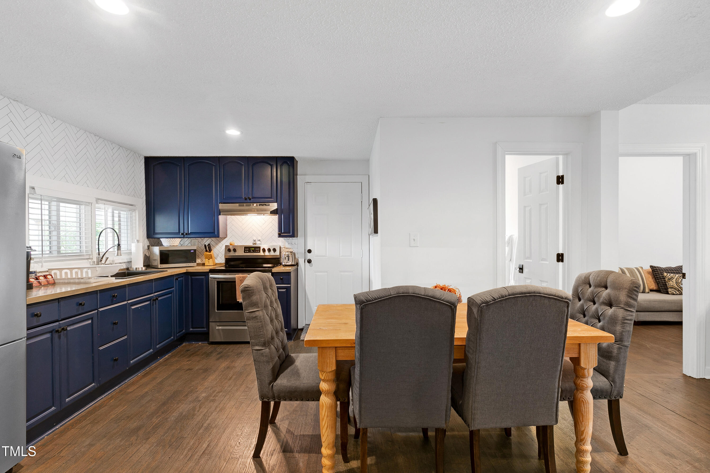 320 East Cabarrus Street Raleigh, NC 27601 - Photo 11 of 30 a kitchen with granite countertop a dining table and chairs