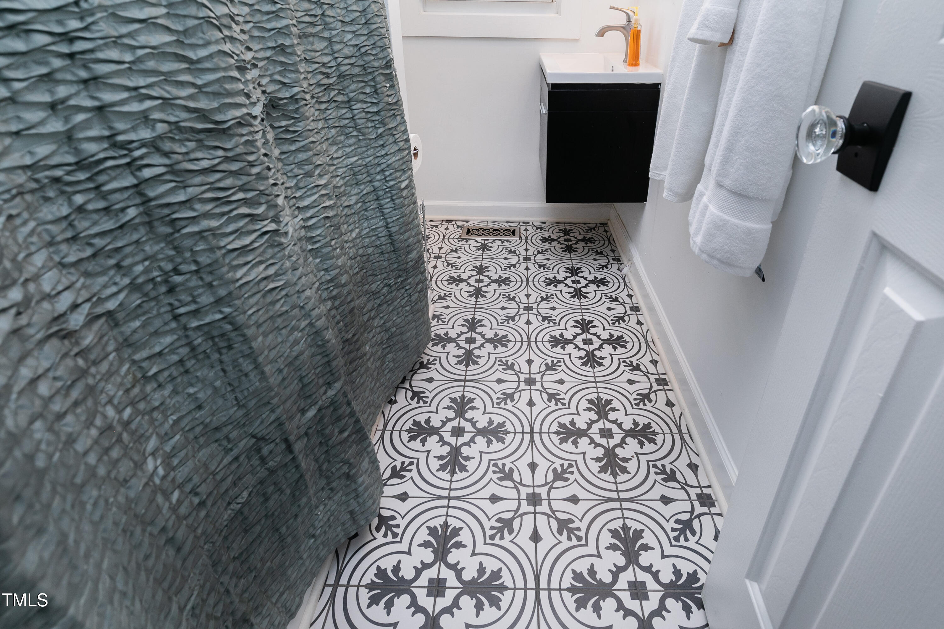 320 East Cabarrus Street Raleigh, NC 27601 - Photo 24 of 30 a bathroom with a bathtub and shower
