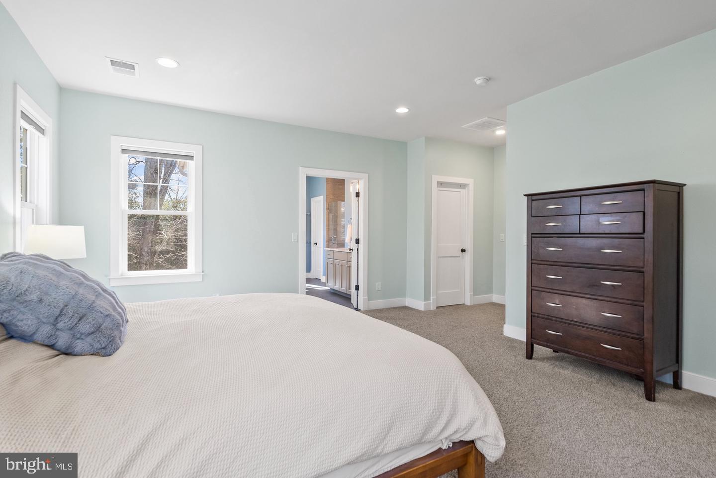 8633 Fort Hunt Road Alexandria, VA 22308 - Photo 30 of 62 Primary suite