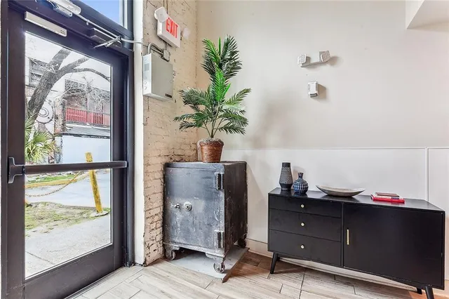 $449,500 | 427 Esplanade Avenue, Unit 201, New Orleans, LA 70116