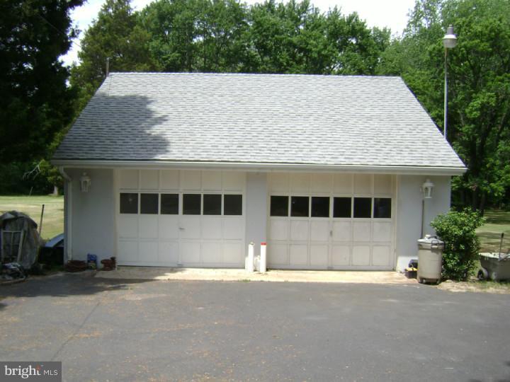 528 Doylestown Road Lansdale, PA 19446 - Photo 23 of 25 Garage