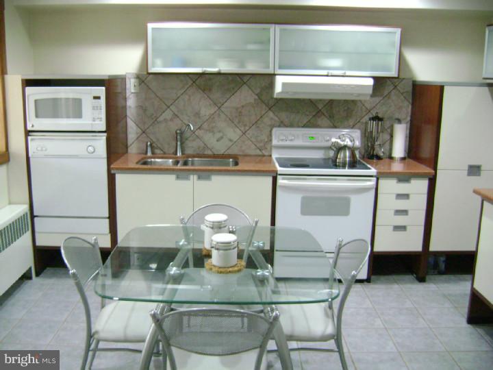 528 Doylestown Road Lansdale, PA 19446 - Photo 8 of 25 Kitchen