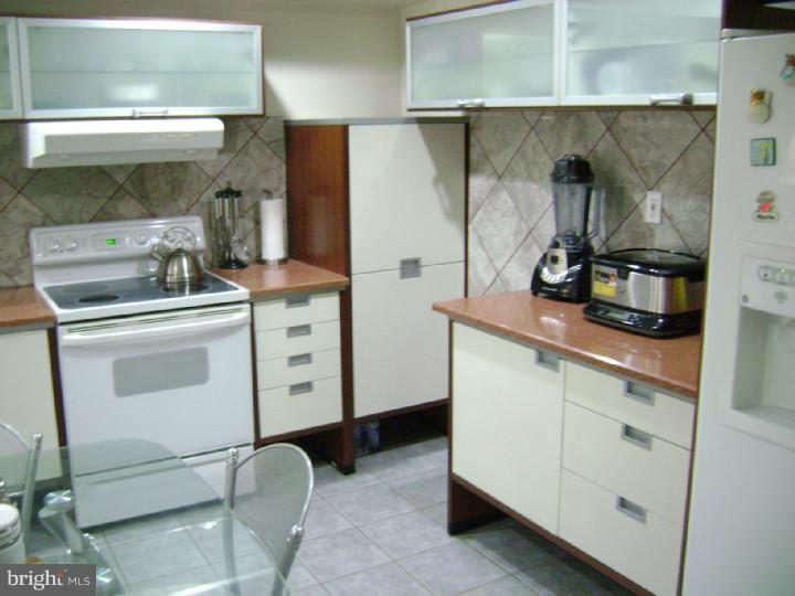 528 Doylestown Road Lansdale, PA 19446 - Photo 9 of 25 Kitchen
