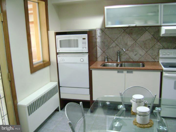 528 Doylestown Road Lansdale, PA 19446 - Photo 10 of 25 Kitchen