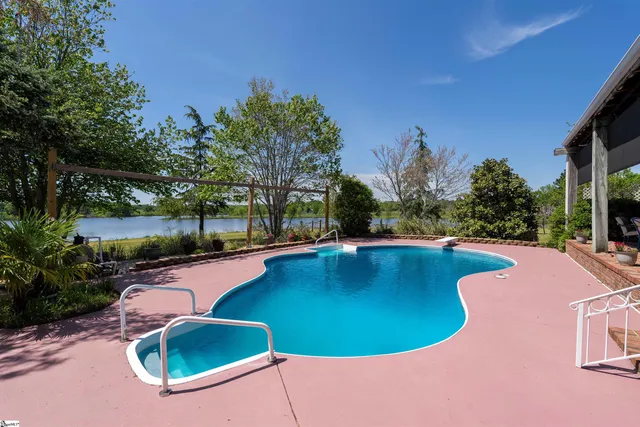 $1,395,384 | 402 Nanaloo A Avenue, Waterloo, SC 29384