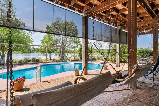 $1,395,384 | 402 Nanaloo A Avenue, Waterloo, SC 29384