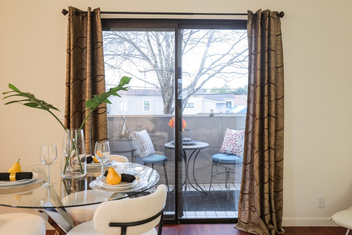 274 Stonegate Circle San Jose, CA 95110 - Photo 19 of 28 a dining room with furniture and a floor to ceiling window