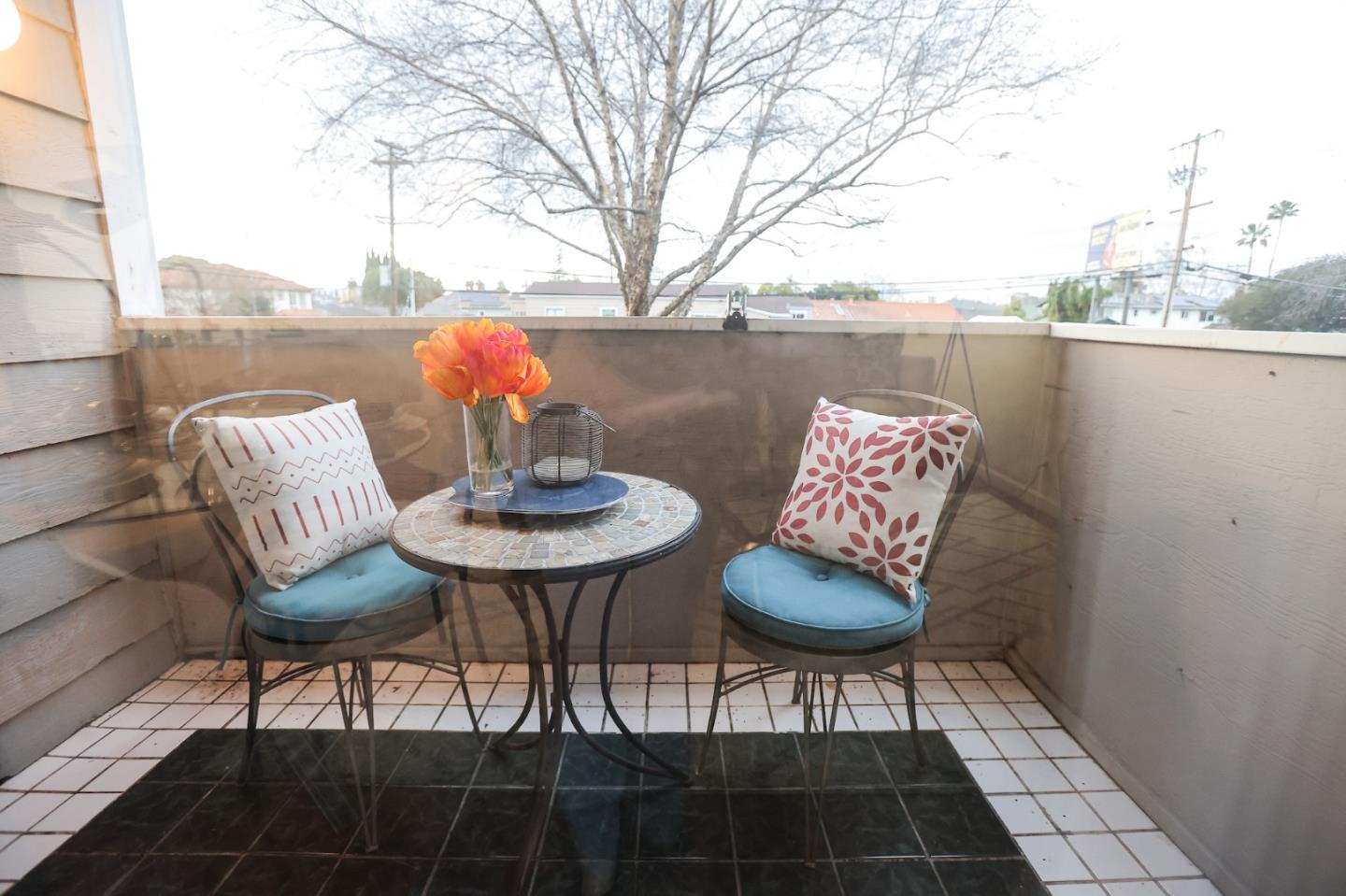 274 Stonegate Circle San Jose, CA 95110 - Photo 20 of 28 a balcony with table and chairs