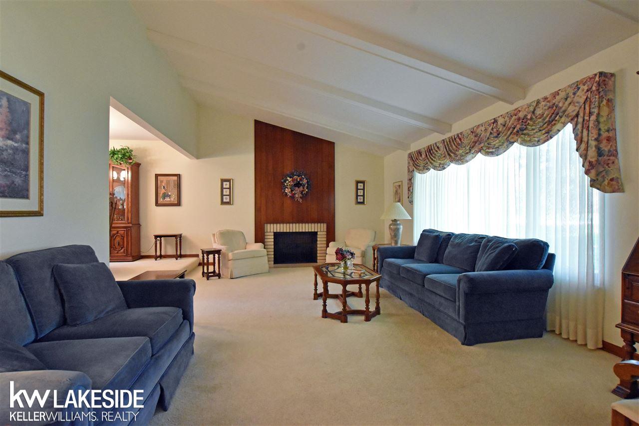 3953 Stonecrest Road West Bloomfield, MI 48322 - Photo 6 of 37 50043021-5.JPG