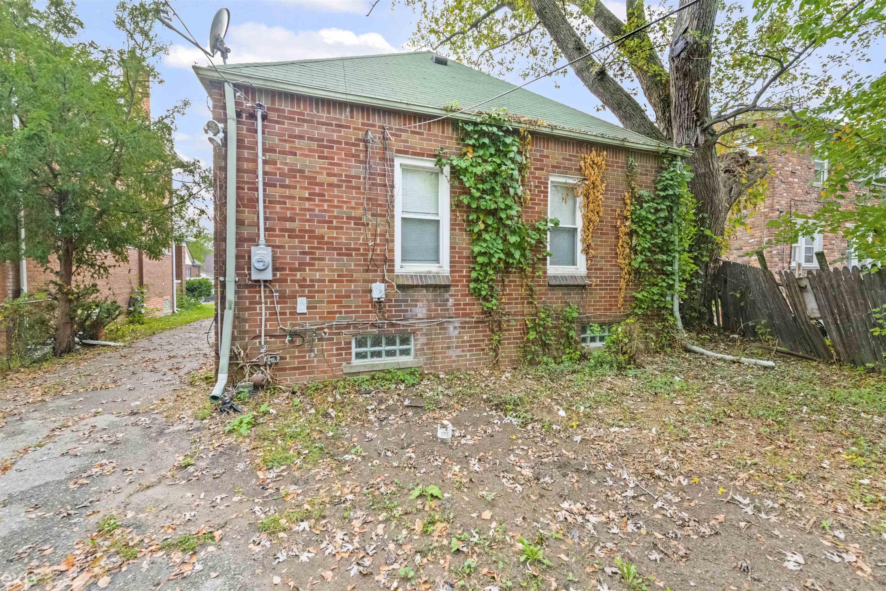 14852 Strathmoor Street Detroit, MI 48227 - Photo 23 of 25