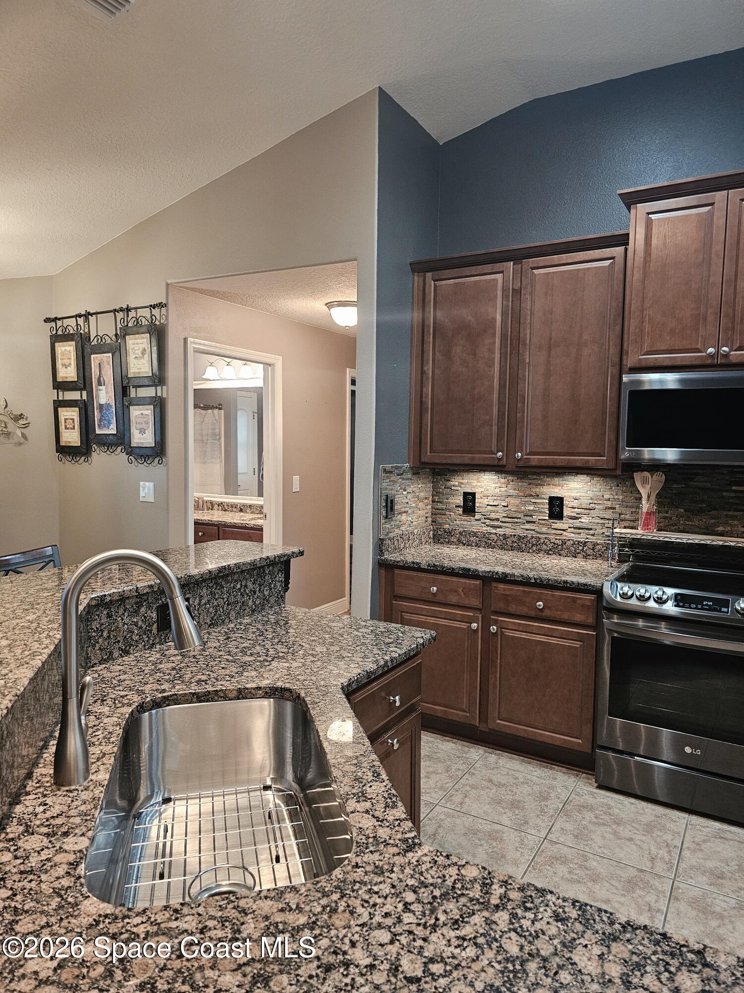 4498 Lady Hawk Way Melbourne, FL 32904 - Photo 17 of 71 Kitchen