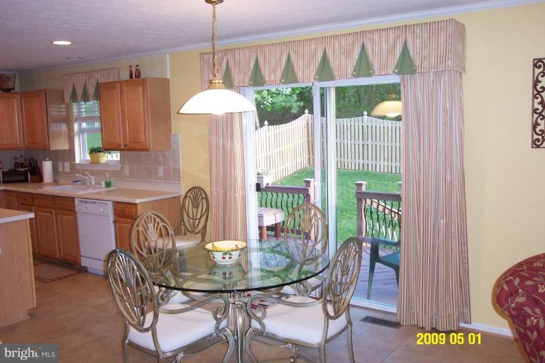 4617 Riddle Drive Nottingham, MD 21236 - Photo 8 of 26 Breakfast Area