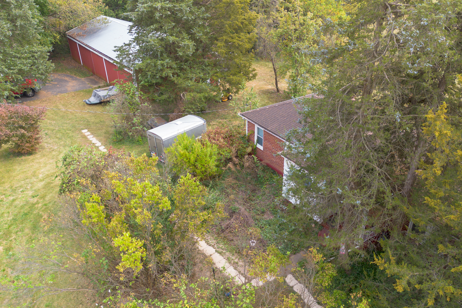 1994 North 2753rd Road Ottawa, IL 61350 - Photo 15 of 37 a view of a yard with plants