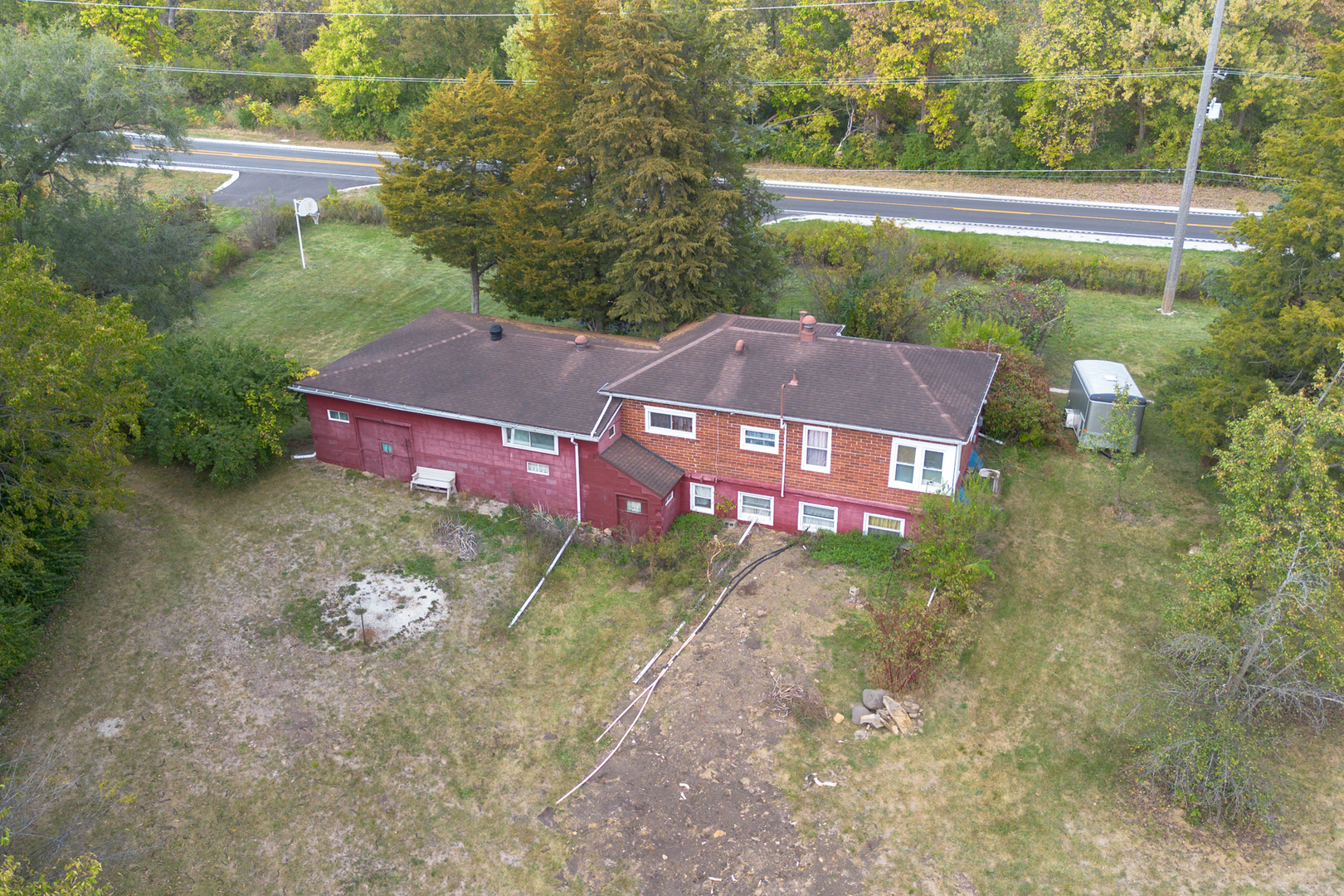 1994 North 2753rd Road Ottawa, IL 61350 - Photo 33 of 37 an aerial view of a house with a yard