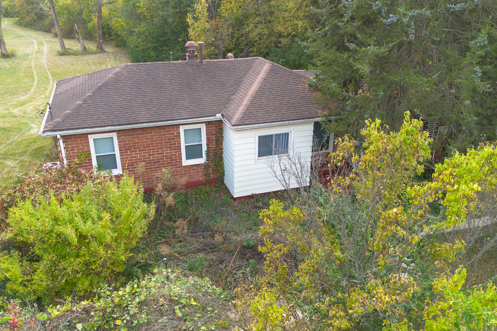 1994 North 2753rd Road Ottawa, IL 61350 - Photo 34 of 37 a aerial view of a house with yard and green space