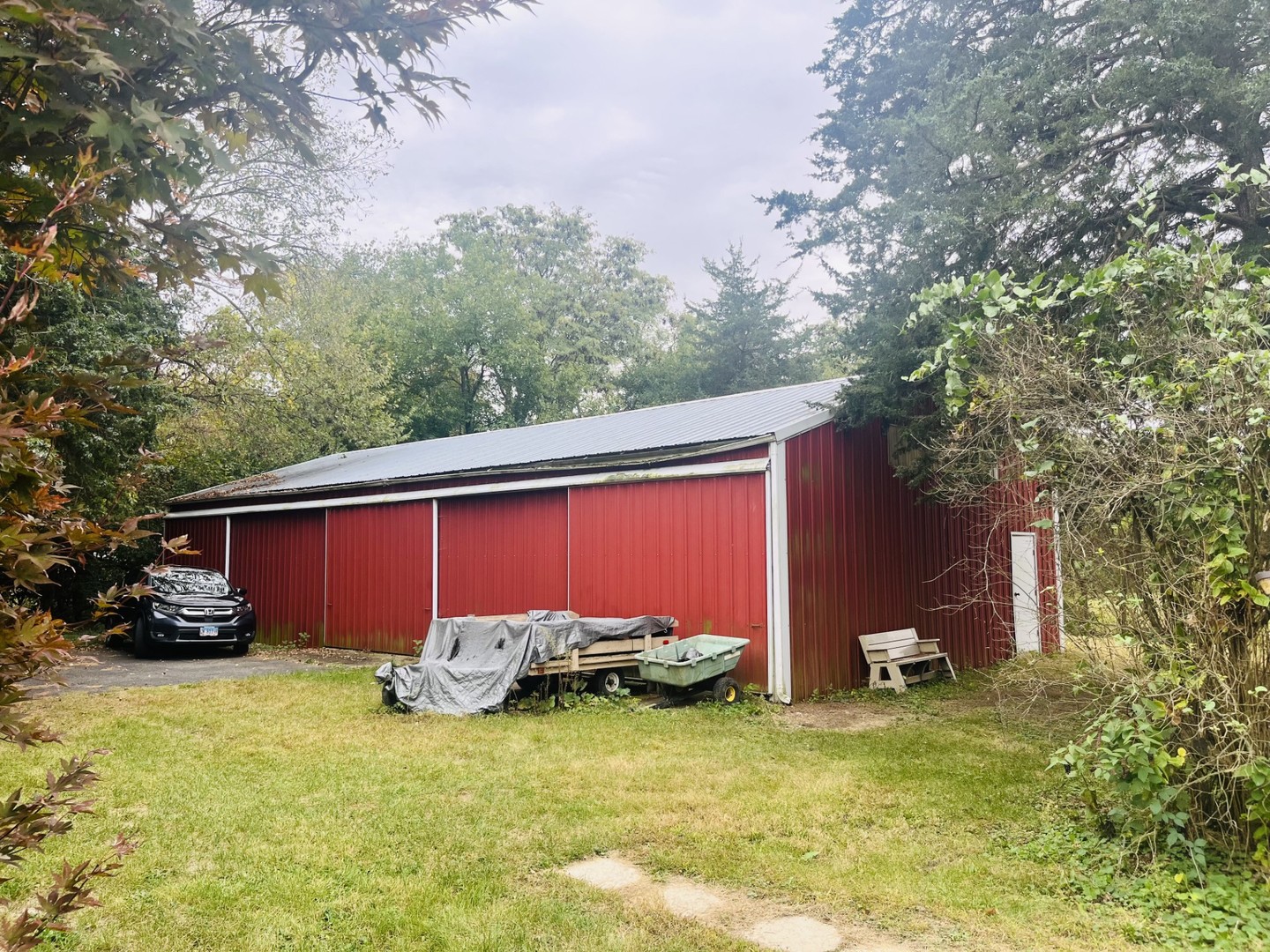 1994 North 2753rd Road Ottawa, IL 61350 - Photo 9 of 37 a view of patio with a table and chairs